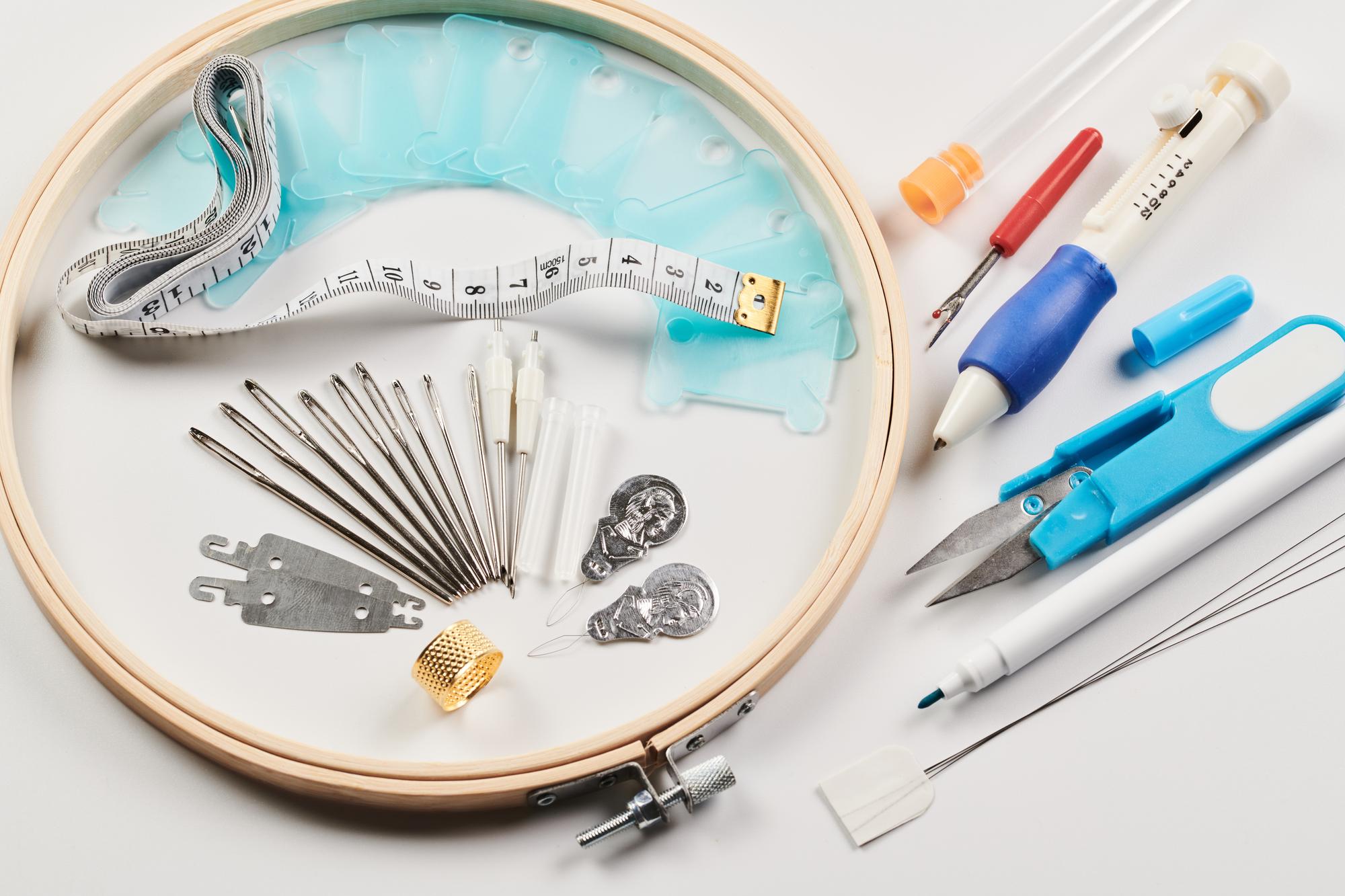 Studio z narzędziami hafciarskimi